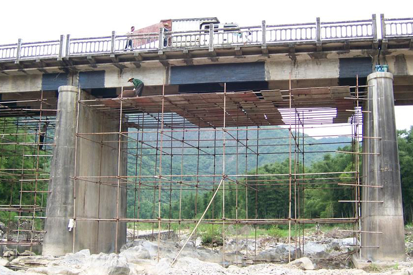 桥梁改造加固施工