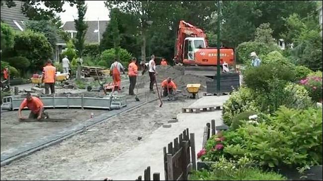 制做砂渣路基.jpg 制做砂渣路基.jpg