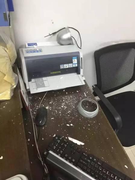 办公用具也遭横祸