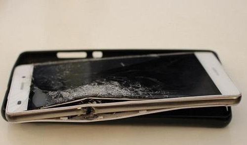 国产手机挡枪救命