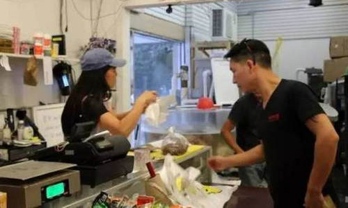 女子击毙美国悍匪 女子击毙美国悍匪