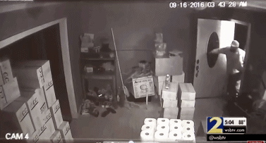 女子击毙美国悍匪 女子击毙美国悍匪