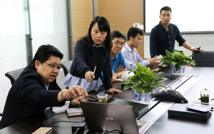 东盟与我司产品研究人员热烈讨论 东盟与我司产品研究人员热烈讨论