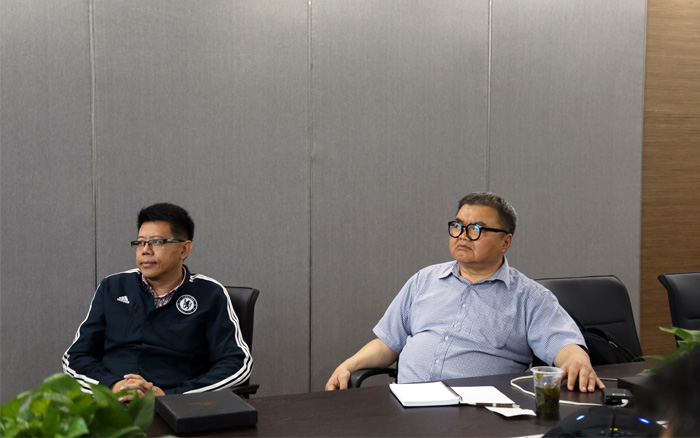 东盟学者认真聆听产品汇报 东盟学者认真聆听产品汇报