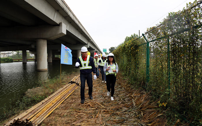 步行去工地 步行去工地