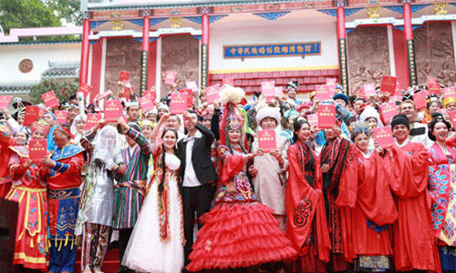 70对情侣办婚礼 56个民族的狗粮要不起! 70对情侣办婚礼 56个民族的狗粮要不起!