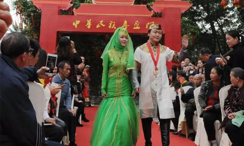 70对情侣办婚礼 70对情侣办婚礼