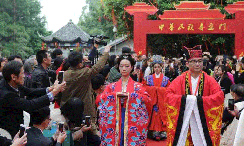 70对情侣办婚礼 70对情侣办婚礼