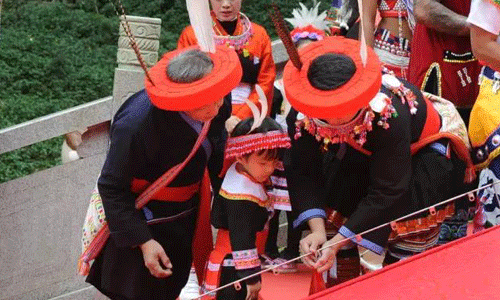 70对情侣办婚礼 70对情侣办婚礼