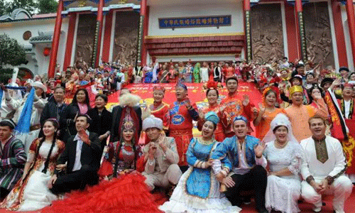 70对情侣办婚礼 70对情侣办婚礼