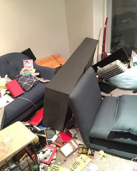 地震后的办公室 地震后的办公室