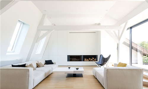 两个露台中的一个是切断屋顶形成的