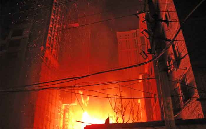 郑州地铁工地突发大火 事故原因正在调查中