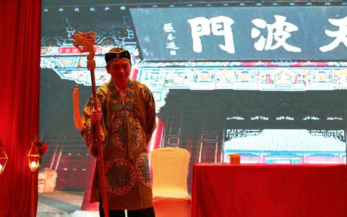 佘老太君的扮演者---师傅 佘老太君的扮演者---师傅