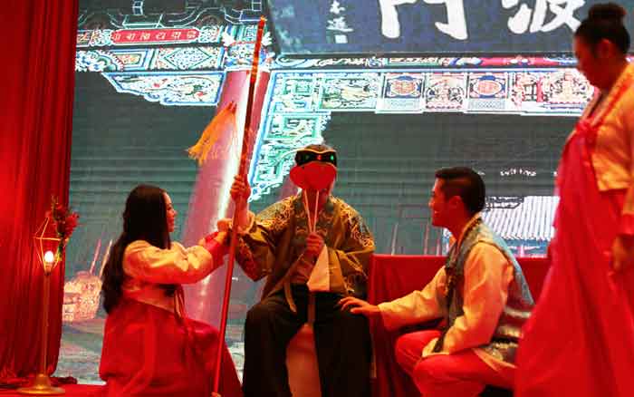 杨八妹的扮演者---大韩(右) 杨八妹的扮演者---大韩(右)