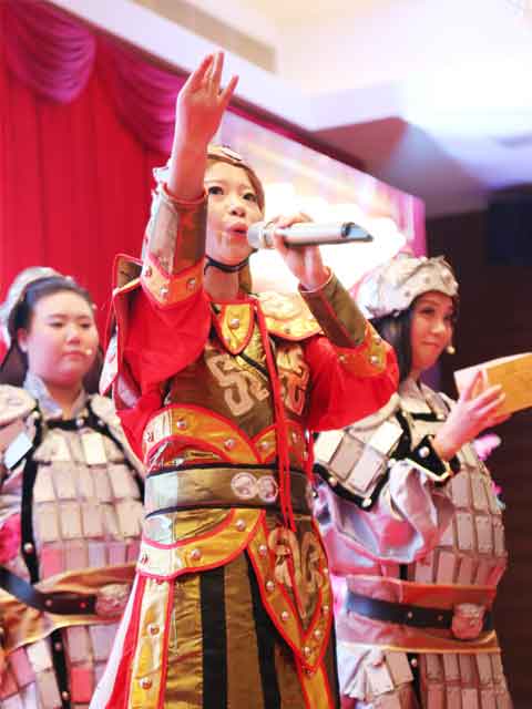 姑娘,表情用力过猛~ 姑娘,表情用力过猛~