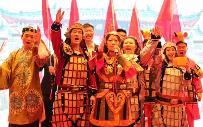 风舞狂沙,血溅夕阳,战鼓震天敲响 风舞狂沙,血溅夕阳,战鼓震天敲响