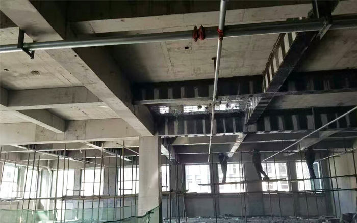 粘贴碳纤维布加固