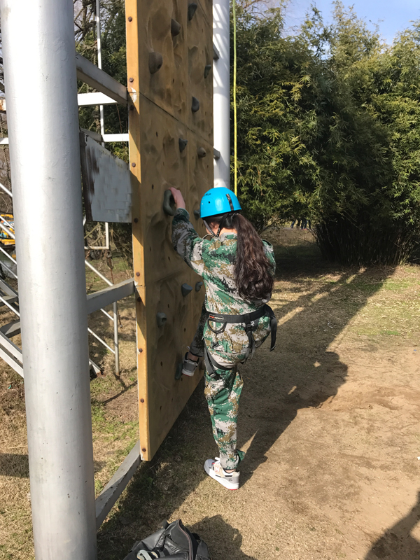 勇敢迈出第一步,真正女子汉! 勇敢迈出第一步,真正女子汉!