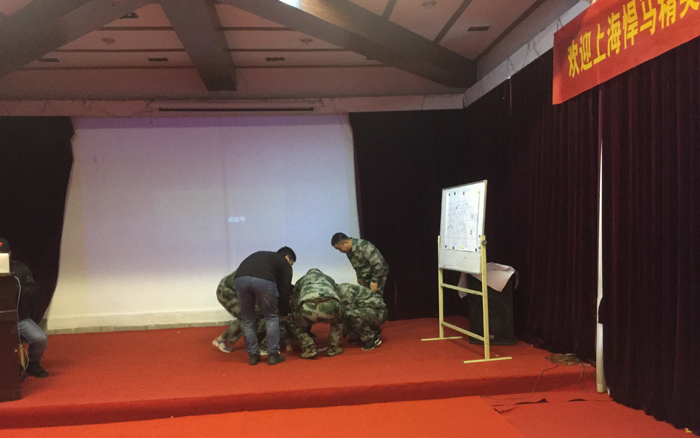 旗在,人在,魂仍在。 旗在,人在,魂仍在。