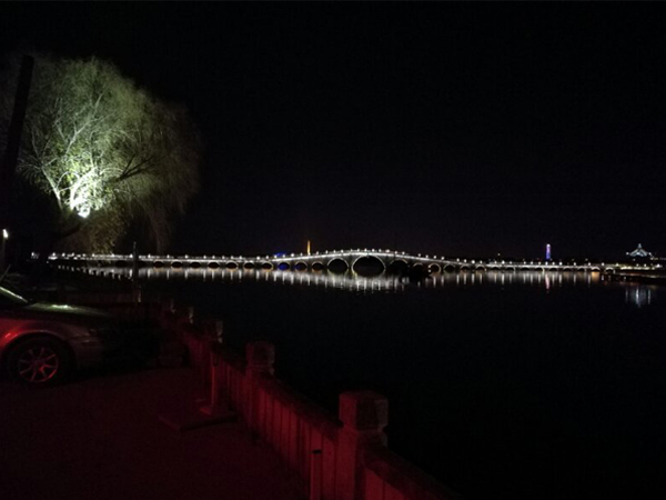 众里寻他千百度,蓦然回首,那人却在,灯火阑珊处。 众里寻他千百度,蓦然回首,那人却在,灯火阑珊处。