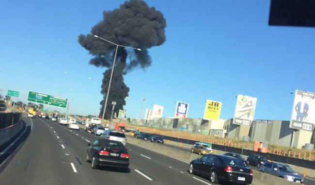 澳飞机撞击商场 澳飞机撞击商场