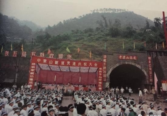 工人组敢死队挖隧道，成就重庆最&ldquo;堵&rdquo;！