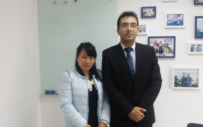 美国客户与悍马外贸工程师合影 美国客户与悍马外贸工程师合影