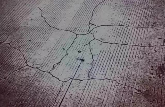 干燥收缩裂缝 干燥收缩裂缝