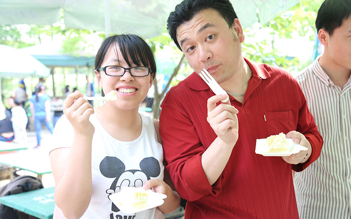 笑得那么认真~笑得那么认真~ 笑得那么认真~笑得那么认真~