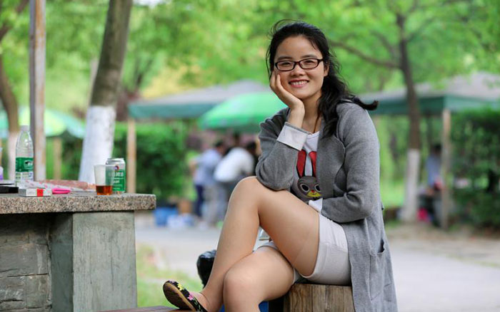 纤腰楚楚,彼美人兮,悍马之人兮。 纤腰楚楚,彼美人兮,悍马之人兮。