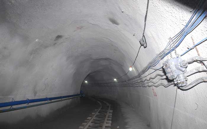 4.矿山巷道顶、壁部位的锚固支护 4.矿山巷道顶、壁部位的锚固支护