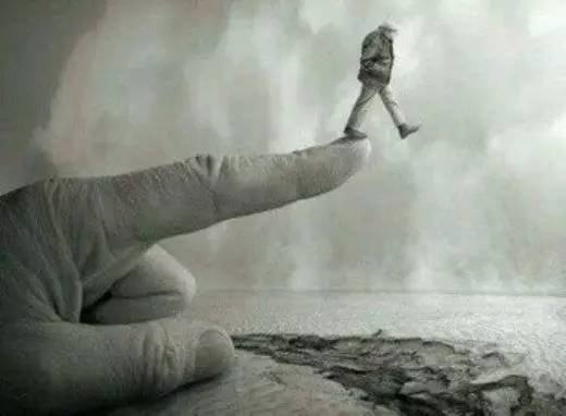 20.一味按照别人的指引盲目前进可能会一脚踏空，摔得惨痛