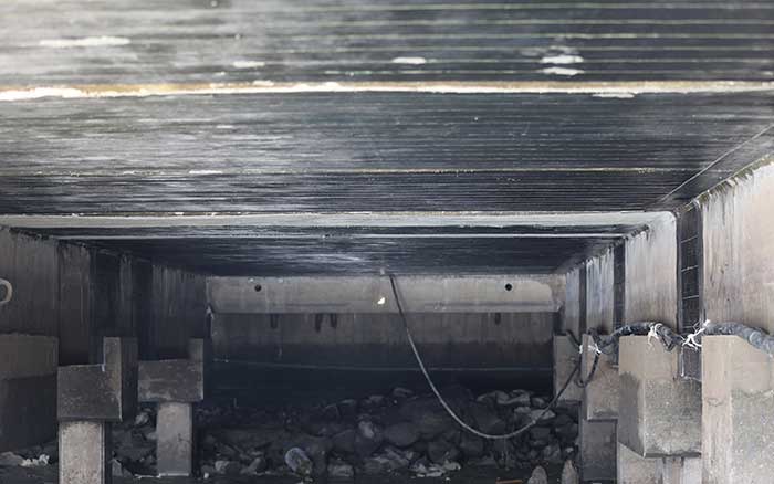 粘贴碳纤维布加固法