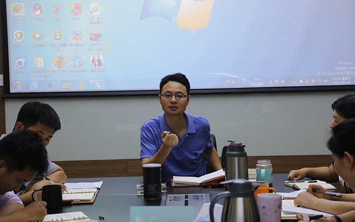 上海悍马总经理作大会发言 上海悍马总经理作大会发言