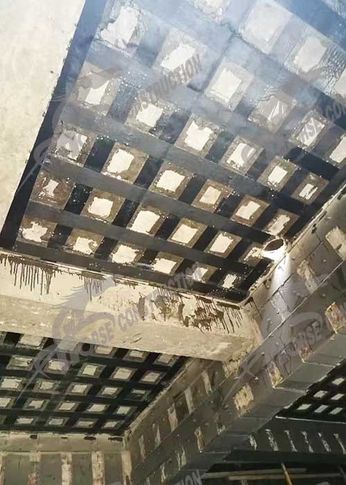 四、粘贴碳纤维加固 四、粘贴碳纤维加固