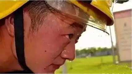 烈日炎炎，汗流浃背