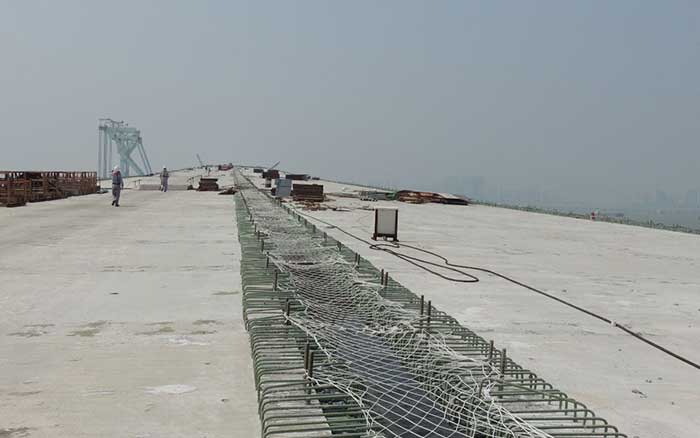 港珠澳大桥主体桥面铺装完成 港珠澳大桥主体桥面铺装完成