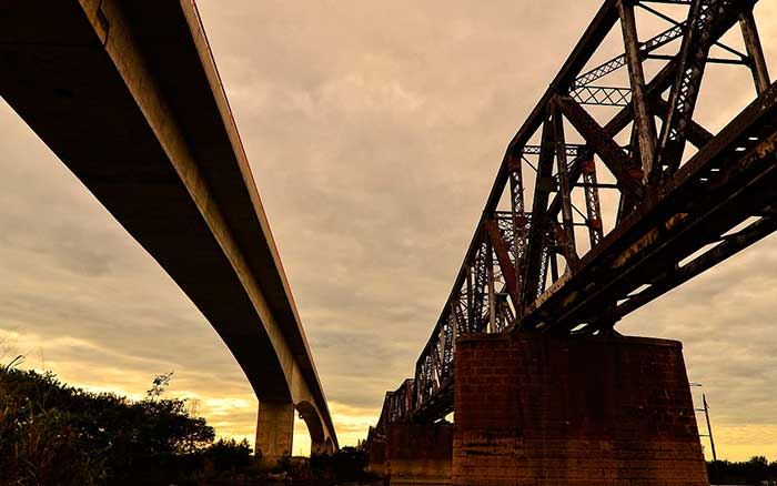 桥梁加固施工质量如何控制？