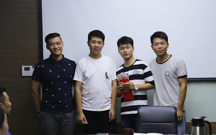 对冠军组进行了表彰