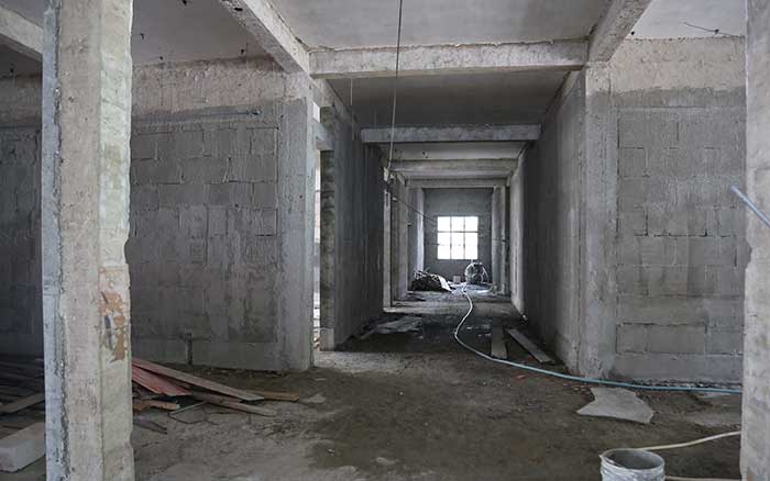 于北侧扩建多功能剧场 于北侧扩建多功能剧场