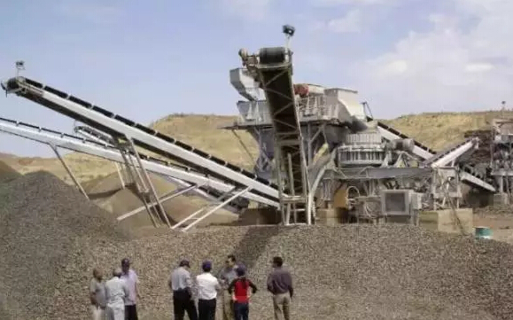 黑社会说：砂石料必须买我那个石料厂的，不然&hellip;&hellip;嘿嘿