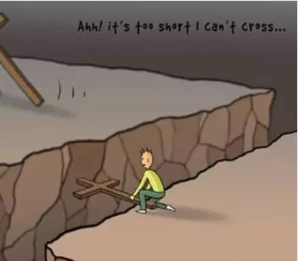 他也想如法炮制。只可惜啊,他的十字架之前已经被砍掉了长长的一大截,根本无法做成桥帮助他跨越沟壑! 他也想如法炮制。只可惜啊,他的十字架之前已经被砍掉了长长的一大截,根本无法做成桥帮助他跨越沟壑!