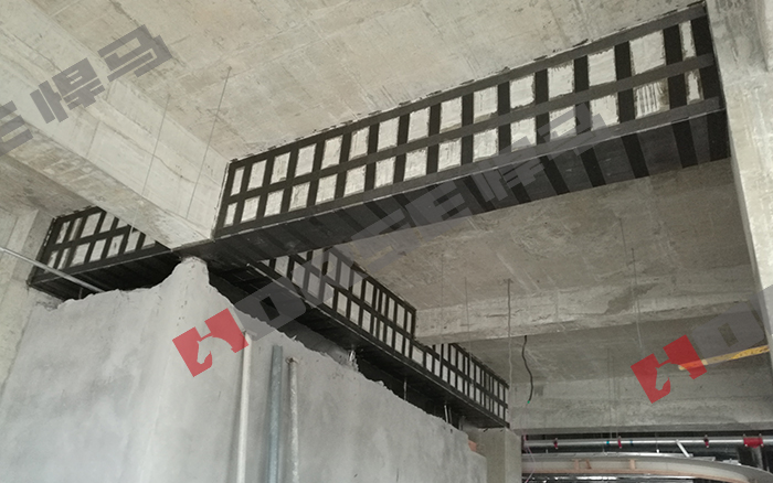 梁板粘贴碳纤维布