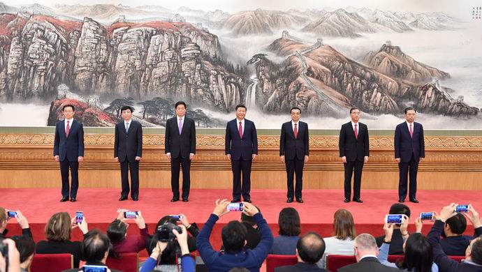 十九届政治局常委亮相 &ldquo;看到一个世界大党的新风貌&rdquo;