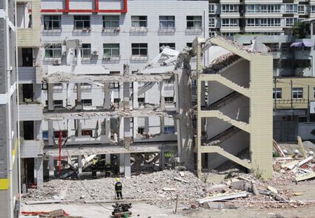 粘钢加固遇到问题了？可能是<font color="red">粘钢胶</font>没有选好！