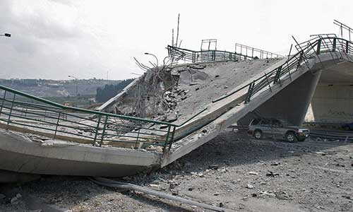 某废弃钢筋混凝土铁路桥