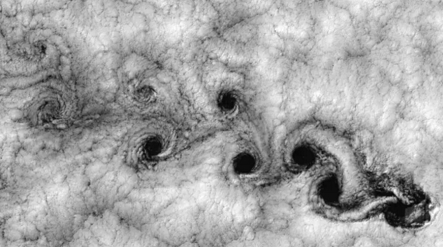 从太空俯瞰智利海岸的卡门涡街 从太空俯瞰智利海岸的卡门涡街
