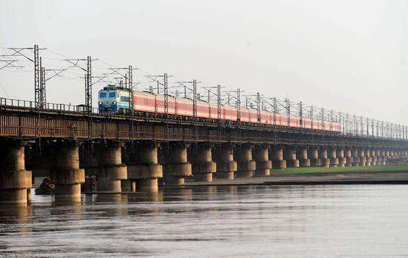 外粘钢板加固和外粘<font color="red">包钢</font>加固，具体用在哪方面呢