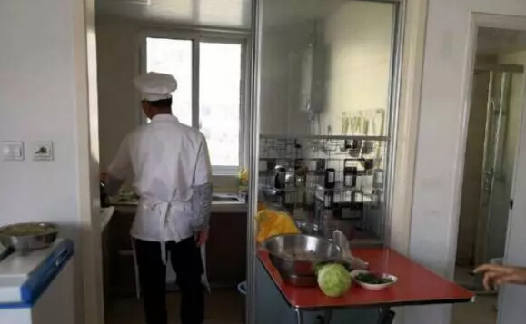 工地员工凑钱搭伙做饭被罚15万 工地员工凑钱搭伙做饭被罚15万